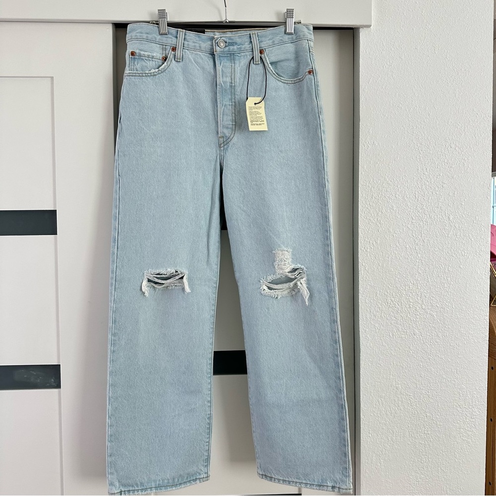NWT Levi’s Ribcage Straight Ankle Light Wash Denim Size 29